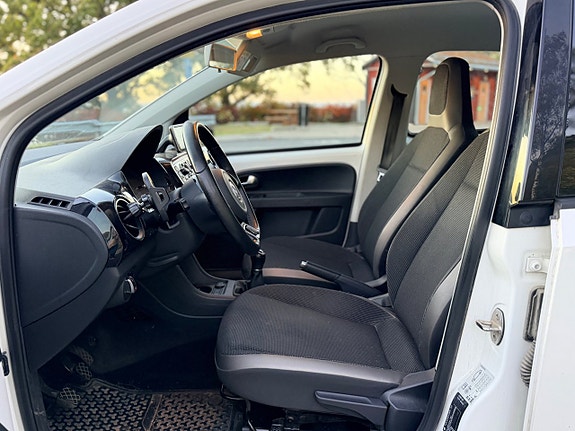Volkswagen UP! 11 of 30