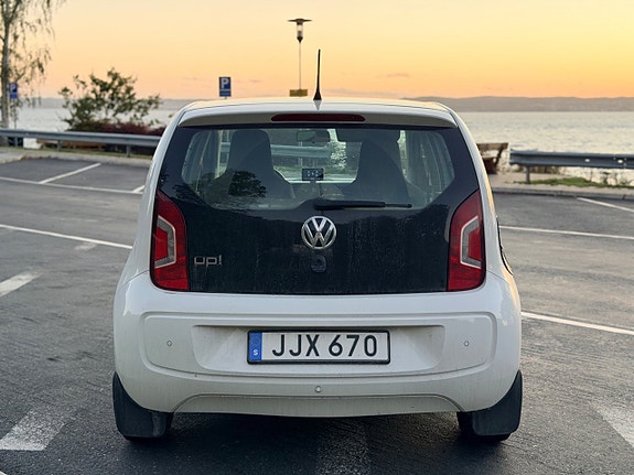 Volkswagen UP! 3 of 30
