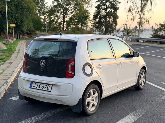 Volkswagen UP! 2 of 30