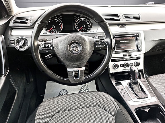 Volkswagen Passat Alltrack 22 of 25
