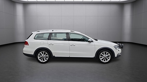 Volkswagen Passat Alltrack 9 of 25