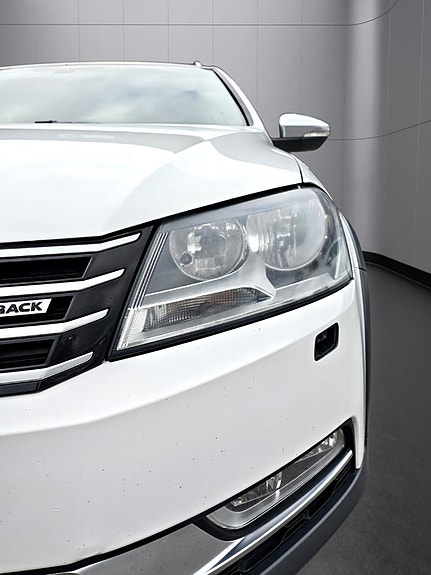 Volkswagen Passat Alltrack 8 of 25