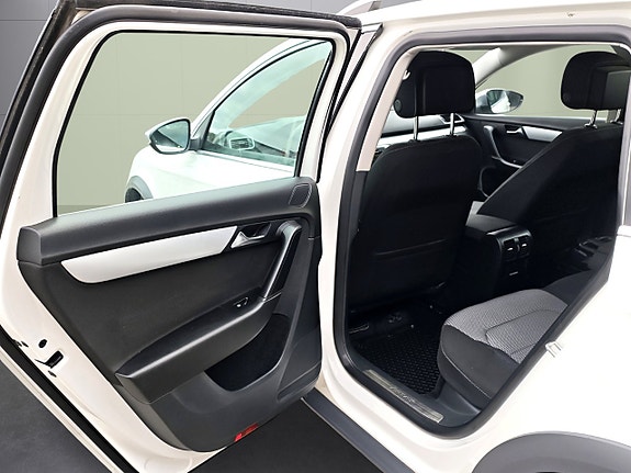 Volkswagen Passat Alltrack 13 of 25