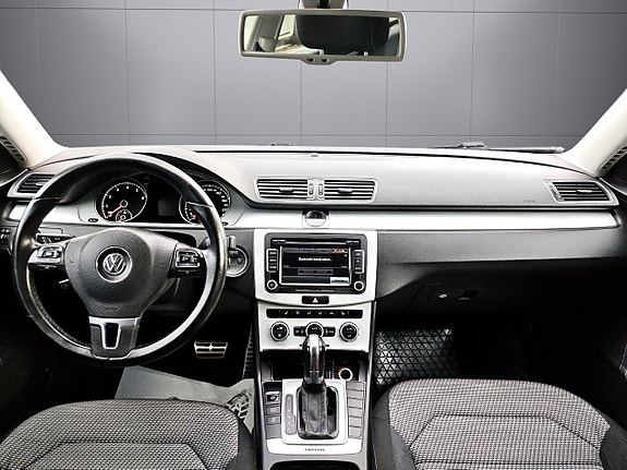 Volkswagen Passat Alltrack 18 of 25