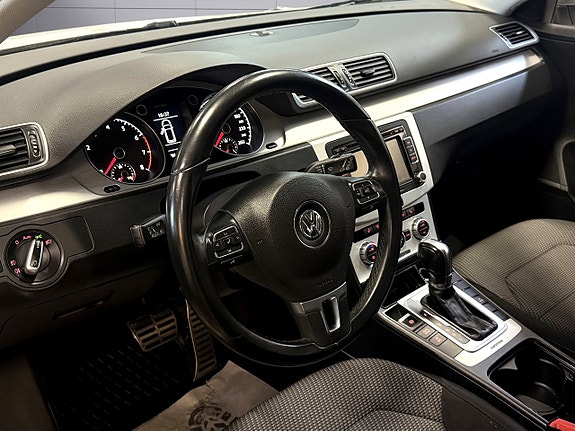 Volkswagen Passat Alltrack 12 of 25