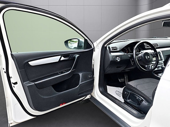Volkswagen Passat Alltrack 11 of 25