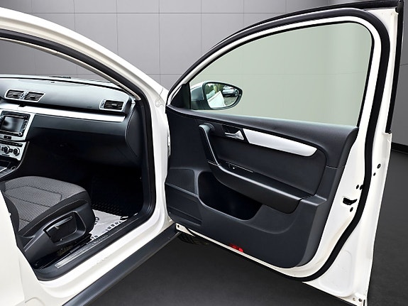Volkswagen Passat Alltrack 14 of 25