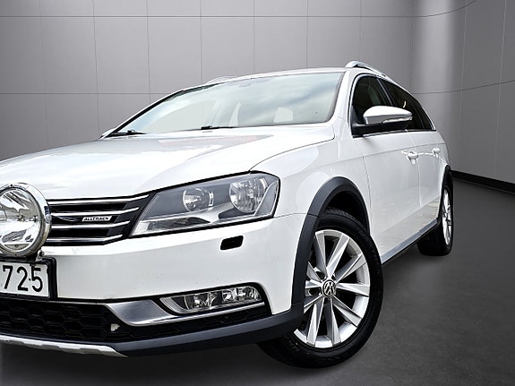 Volkswagen Passat Alltrack 2 of 25