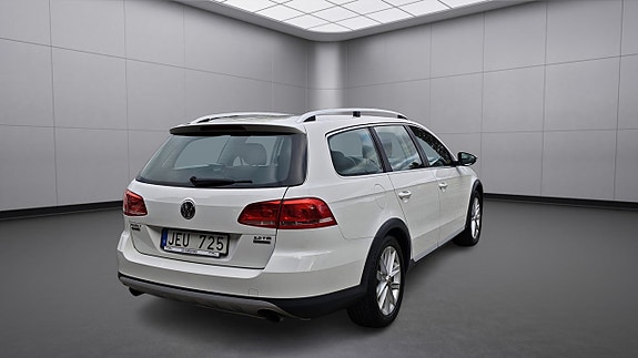 Volkswagen Passat Alltrack 10 of 25