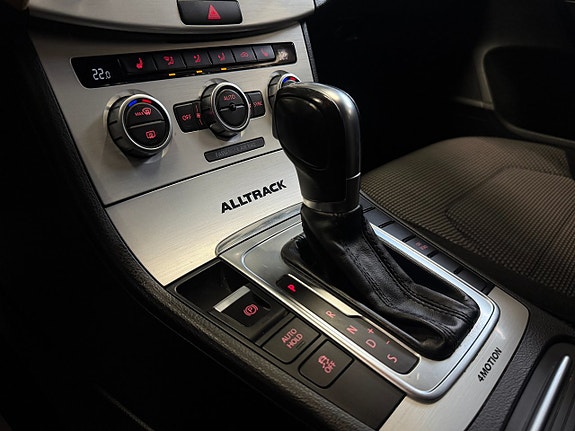 Volkswagen Passat Alltrack 21 of 25