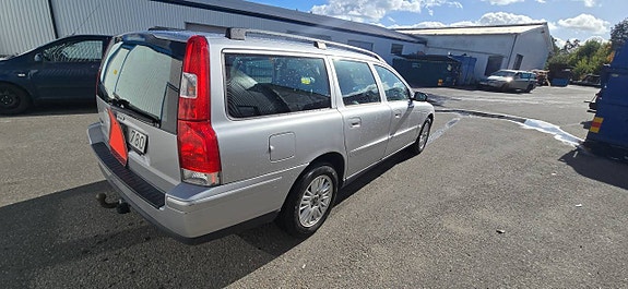 Volvo V70 3 of 5