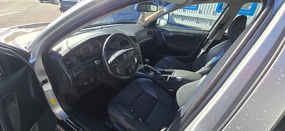 Volvo V70 4 of 5
