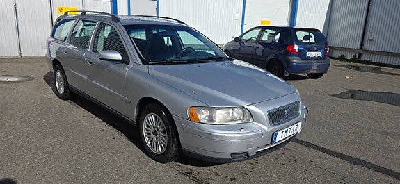 Volvo V70 2 of 5