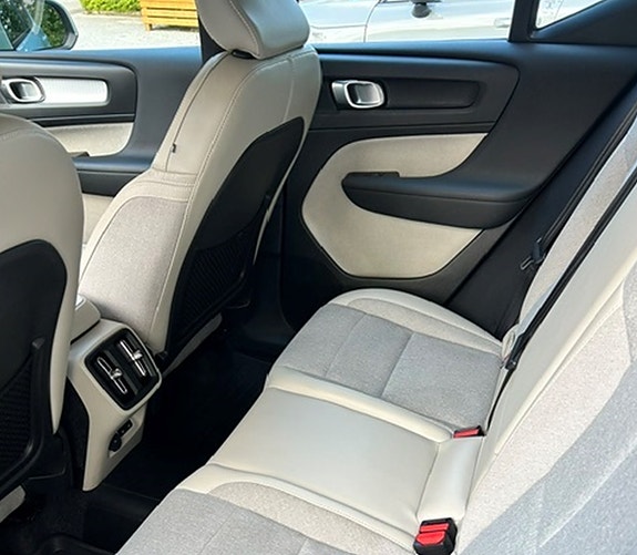 Volvo XC40 7 of 11