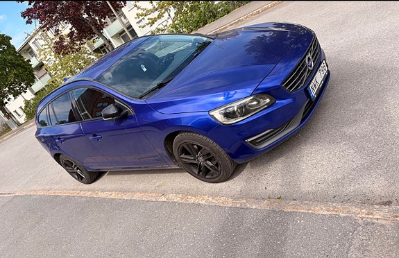 Volvo V60 2 of 5