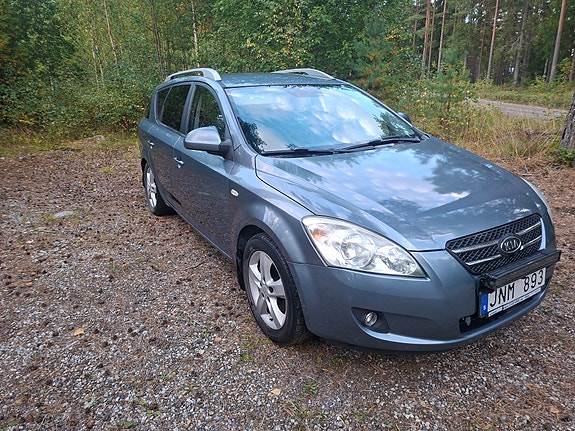 Kia Ceed 2 of 5