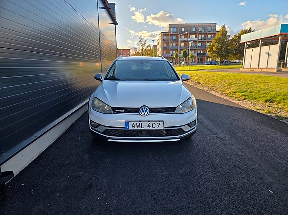 Volkswagen Golf Alltrack 2 of 20