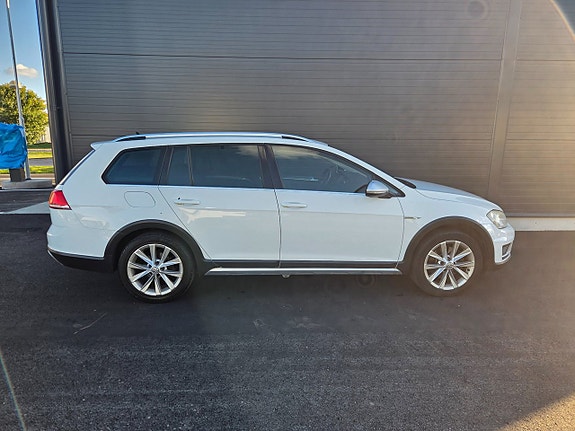 Volkswagen Golf Alltrack 8 of 20
