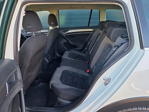 Volkswagen Golf Alltrack 13 of 20