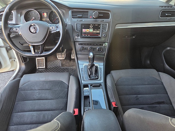 Volkswagen Golf Alltrack 14 of 20