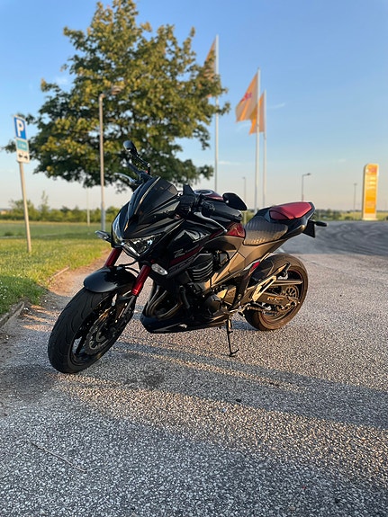 Kawasaki Z800 2 of 4
