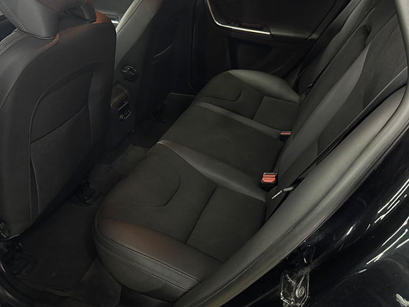 Volvo V60 17 of 23