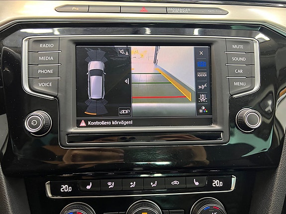 Volkswagen Passat 21 of 30