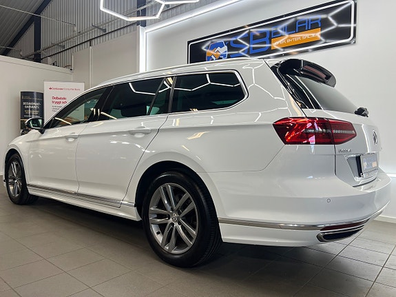Volkswagen Passat 3 of 30