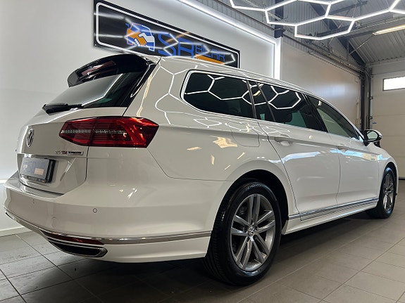 Volkswagen Passat 5 of 30
