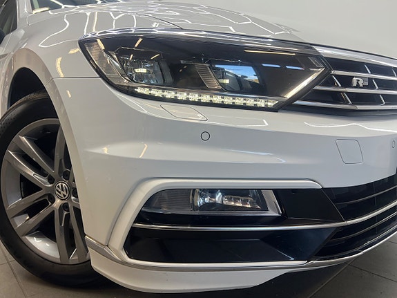 Volkswagen Passat 11 of 30