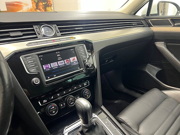 Volkswagen Passat 18 of 30