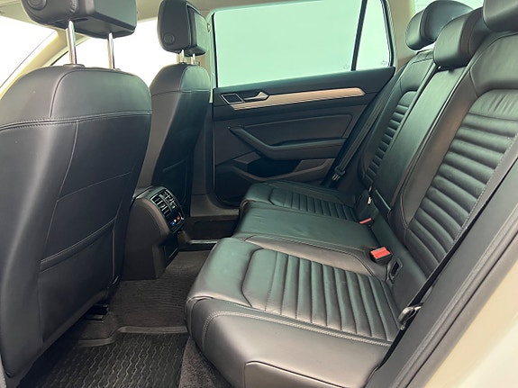 Volkswagen Passat 30 of 30