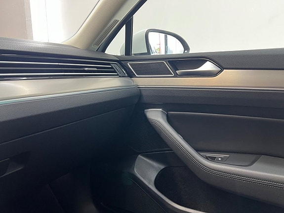 Volkswagen Passat 19 of 30