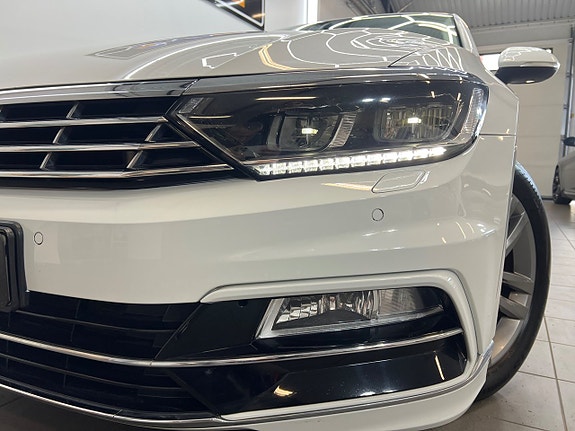 Volkswagen Passat 10 of 30