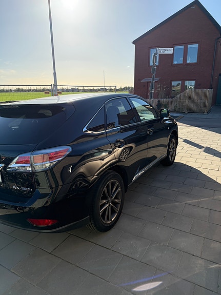 Lexus RX450h 4 of 5