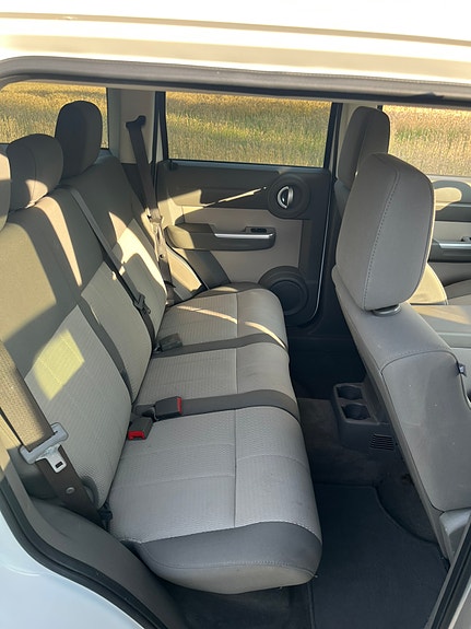Dodge Nitro 2 of 5