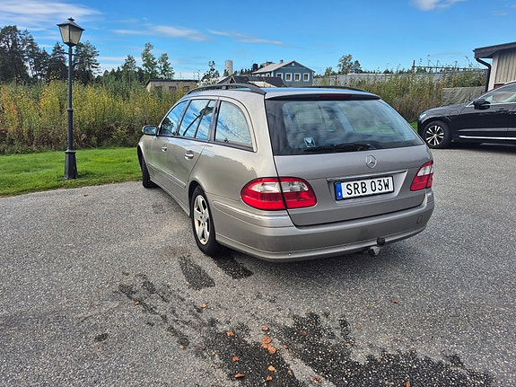 Mercedes-Benz E320 3 of 9