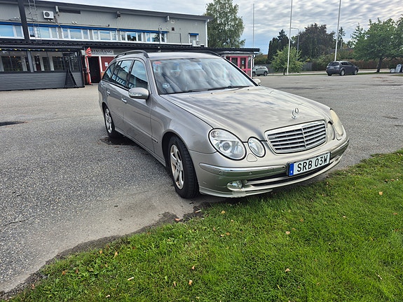 Mercedes-Benz E320 2 of 9