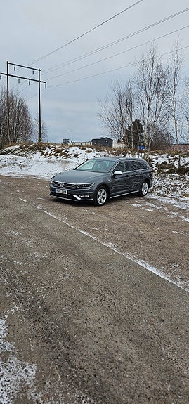 Volkswagen Passat Alltrack 4 of 6