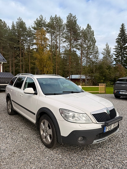 Skoda Octavia Scout 2 of 6