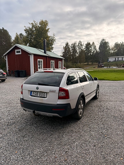 Skoda Octavia Scout 3 of 6