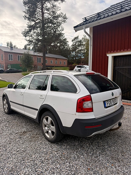 Skoda Octavia Scout 4 of 6
