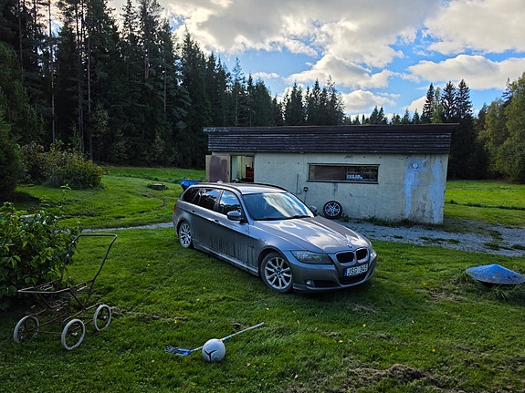 BMW 320d 2 of 8