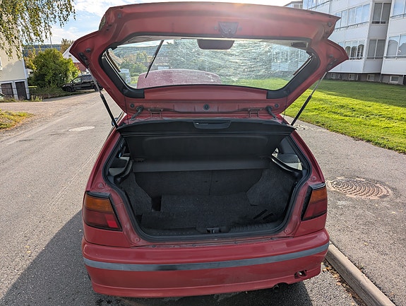 Nissan Almera 19 of 23