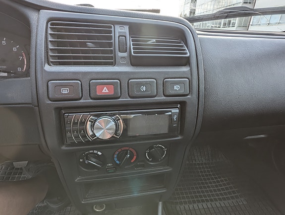 Nissan Almera 15 of 23