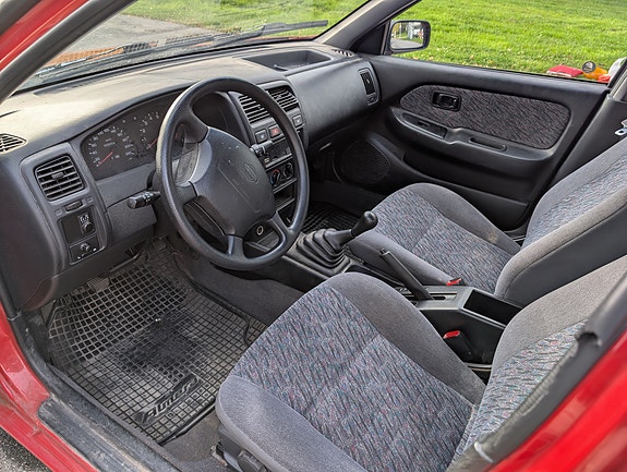 Nissan Almera 12 of 23