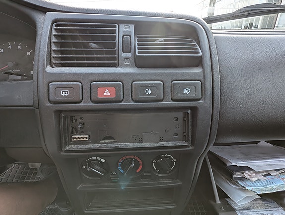 Nissan Almera 14 of 23