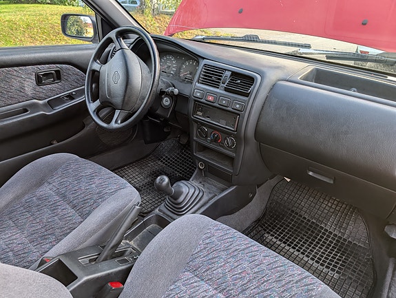 Nissan Almera 21 of 23
