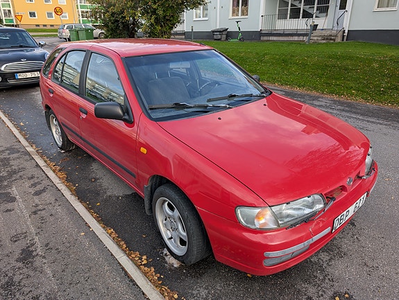 Nissan Almera 2 of 23