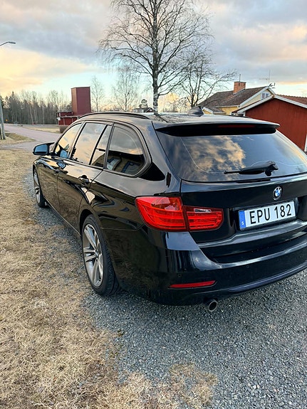 BMW 318d 2 of 4